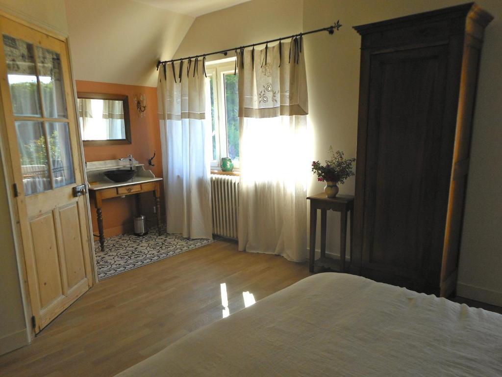 Auberge De La Tuilerie Surgy Szoba fotó