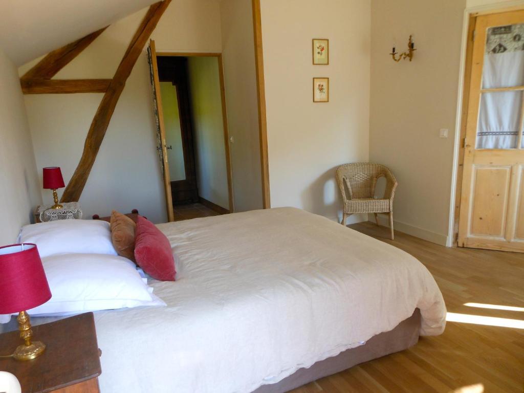Auberge De La Tuilerie Surgy Szoba fotó